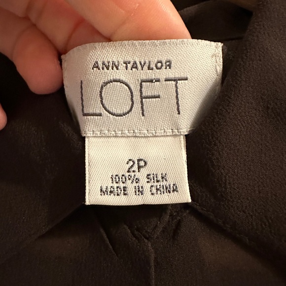 Gorgeous brown silk blouse. - Picture 2 of 2